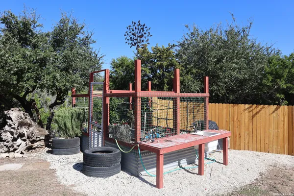 $235,000 | 889 East 24th, Lakehills, TX 78063