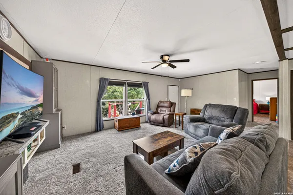 $235,000 | 889 East 24th, Lakehills, TX 78063