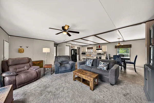$235,000 | 889 East 24th, Lakehills, TX 78063