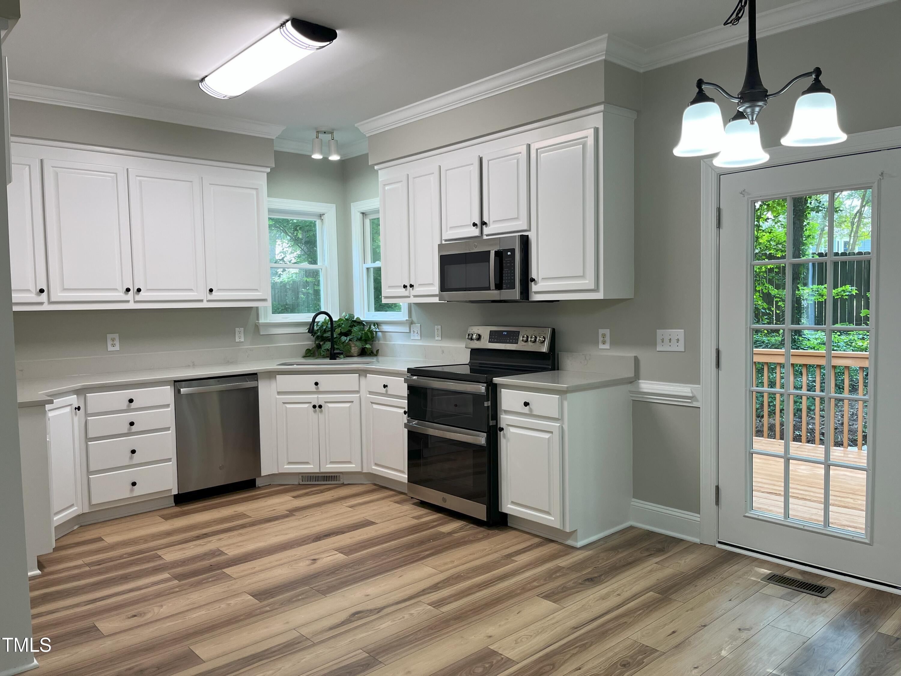 8100 Laurel Mountain Road Raleigh, NC 27613 - Photo 16 of 48 kitchen3x