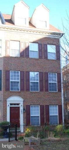 702 Capitol Square Place Southwest Washington, DC 20024 - Photo 1 of 17 Exterior (Main)