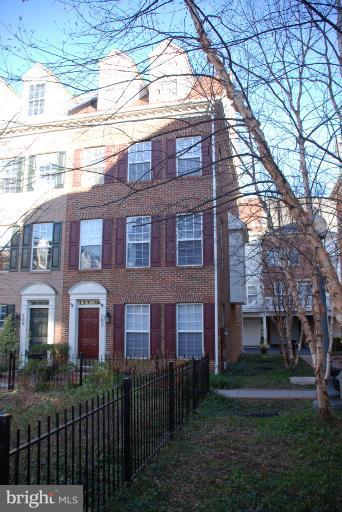 702 Capitol Square Place Southwest Washington, DC 20024 - Photo 14 of 17 Exterior (General)
