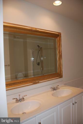 702 Capitol Square Place Southwest Washington, DC 20024 - Photo 15 of 17 Bath (Master)