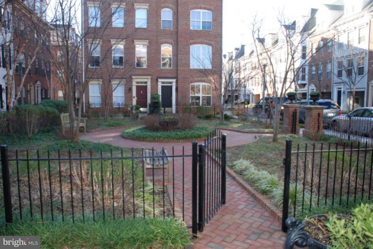 702 Capitol Square Place Southwest Washington, DC 20024 - Photo 8 of 17 Exterior (General)