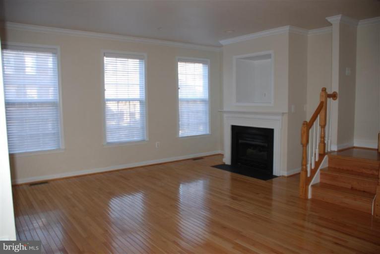 702 Capitol Square Place Southwest Washington, DC 20024 - Photo 9 of 17 Family Room