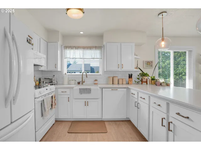 $299,000 | 14970 Northeast Rose Parkway, Unit 30B, Portland, OR 97230