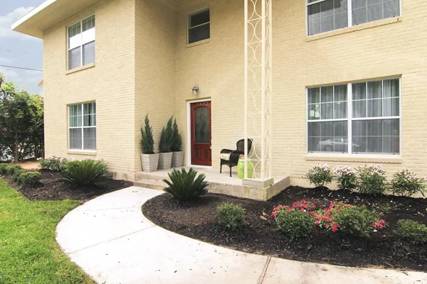 $1,350 | 6832 Bellgreen Drive, Unit C, Houston, TX 77030