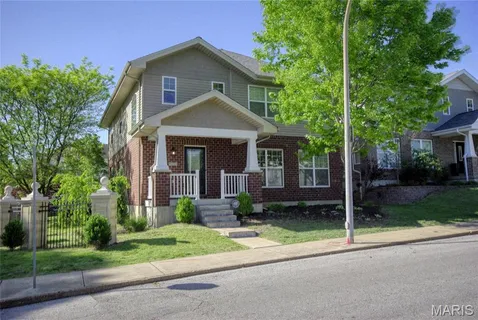 $435,000 | 7221 Field Avenue, St. Louis, MO 63116