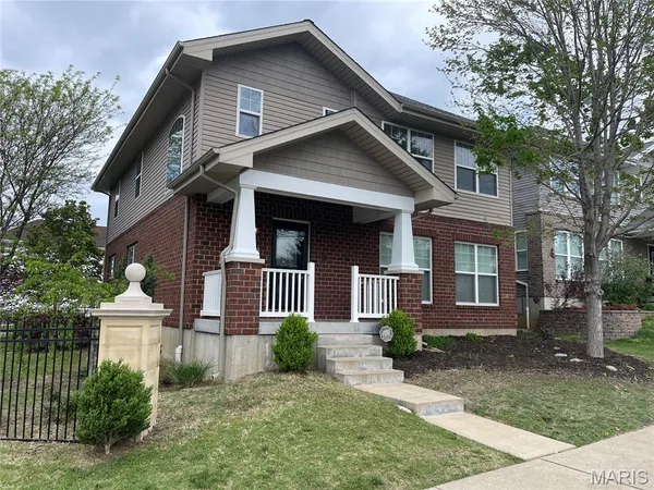 $435,000 | 7221 Field Avenue, St. Louis, MO 63116