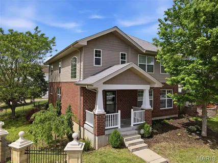$435,000 | 7221 Field Avenue, St. Louis, MO 63116