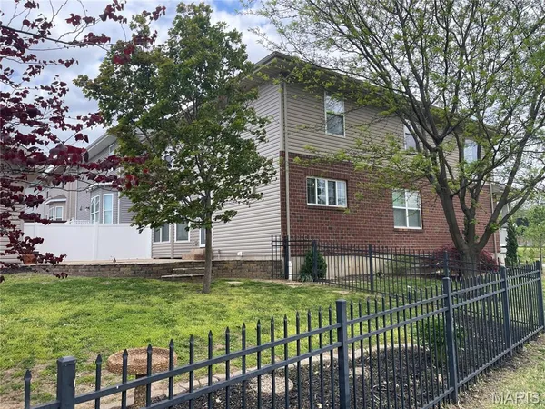 $435,000 | 7221 Field Avenue, St. Louis, MO 63116