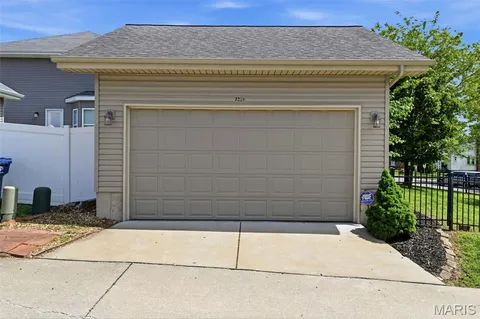 $435,000 | 7221 Field Avenue, St. Louis, MO 63116