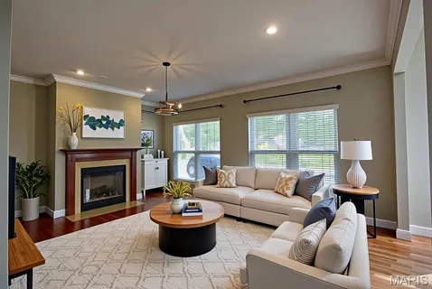 $435,000 | 7221 Field Avenue, St. Louis, MO 63116