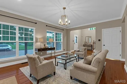 $435,000 | 7221 Field Avenue, St. Louis, MO 63116