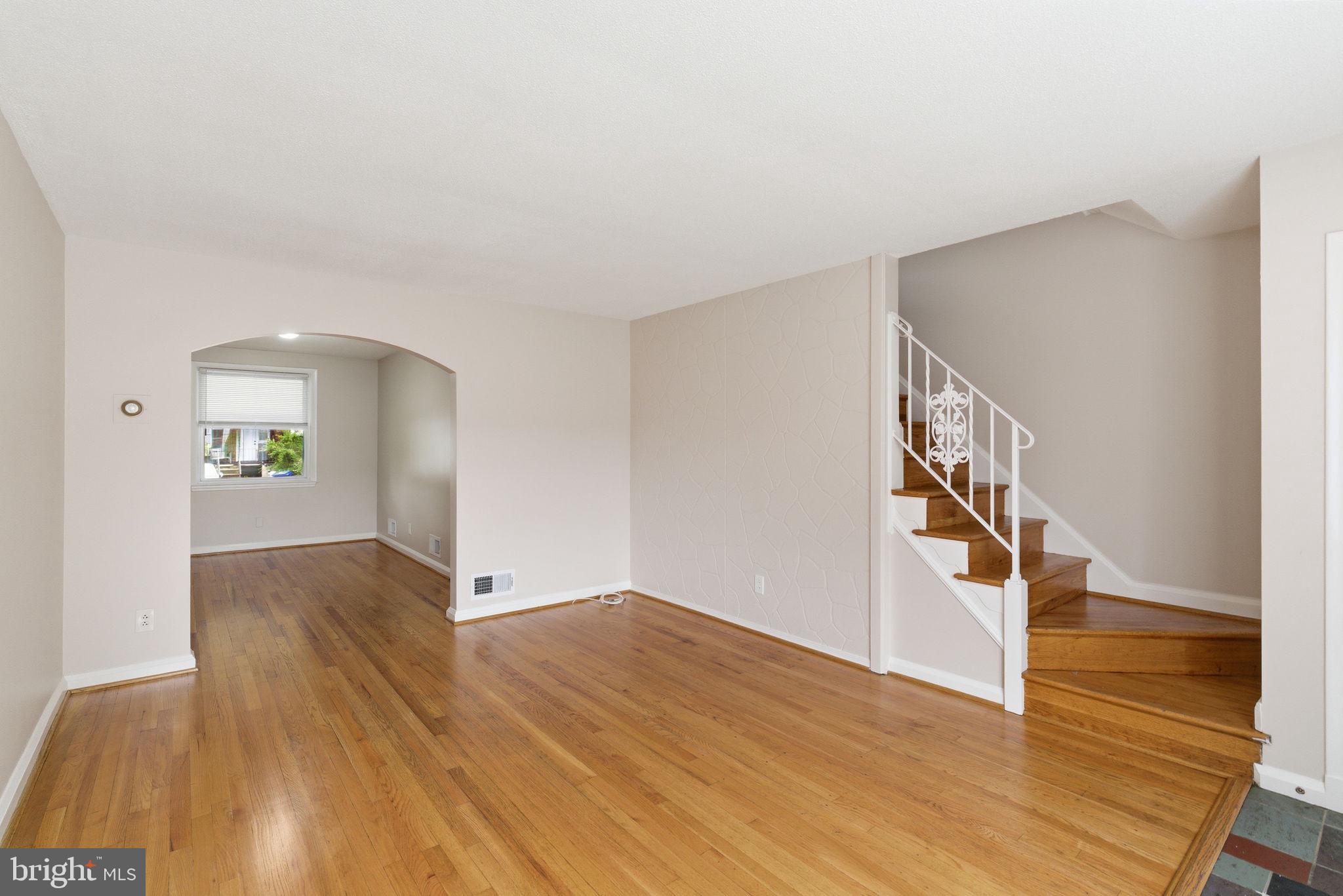 762 Fulbrook Road Dundalk, MD 21222 - Photo 6 of 34 Living Room