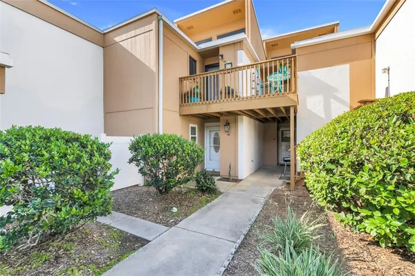 $240,000 | 1051 South Highland Street, Unit 4B, Mount Dora, FL 32757