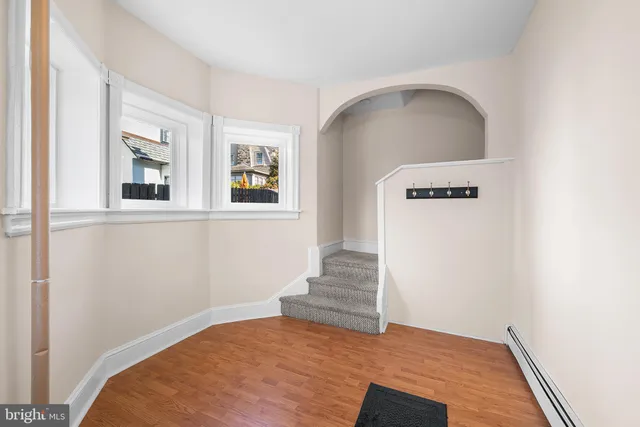 a view of empty room with window