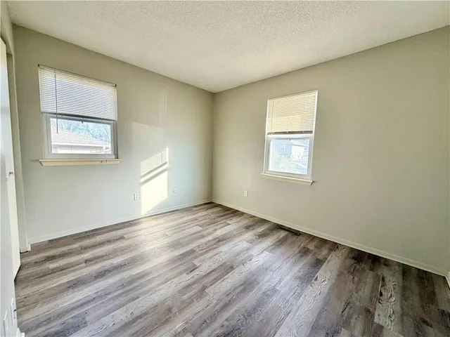 $340,000 | 400-a-b Northeast Westwind Drive, Lee's Summit, MO 64086