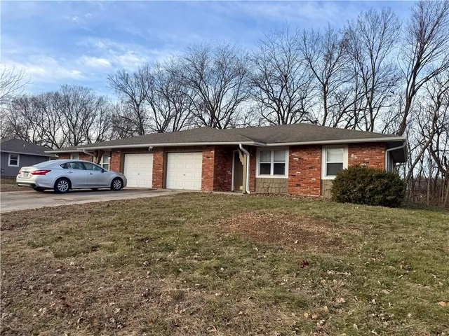 $340,000 | 400-a-b Northeast Westwind Drive, Lee's Summit, MO 64086