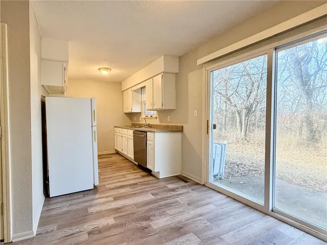 $340,000 | 400-a-b Northeast Westwind Drive, Lee's Summit, MO 64086