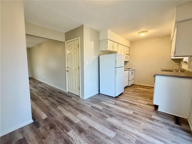 $340,000 | 400-a-b Northeast Westwind Drive, Lee's Summit, MO 64086