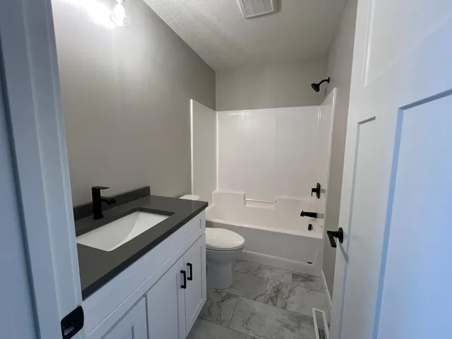 $349,900 | 5203 Harvest Sq Lane Northwest, Rochester, MN 55901