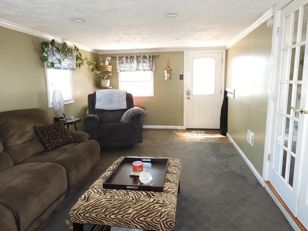 46 Tudor Street Methuen, MA 01844 - Photo 10 of 38