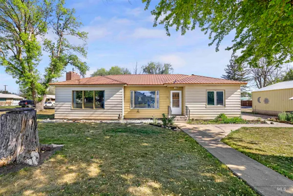 $245,000 | 334 12th Avenue West, Gooding, ID 83330
