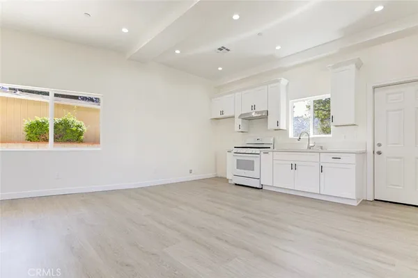 $3,200 | 7044-3 Greeley Street, Tujunga, CA 91042