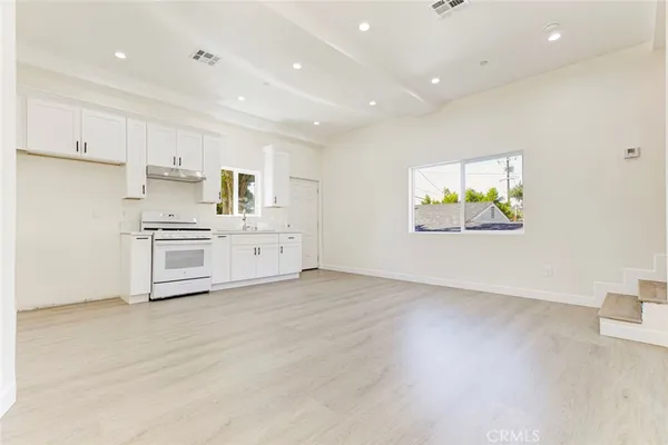 $3,200 | 7044-3 Greeley Street, Tujunga, CA 91042