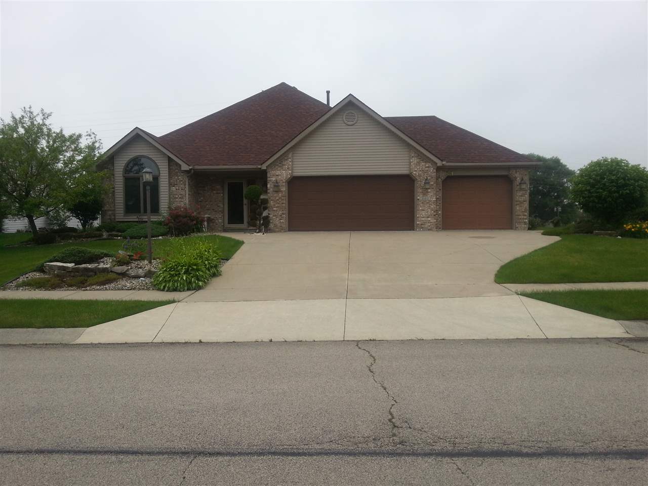1103 Cross Pointe Decatur, IN 46733 - Photo 2 of 18