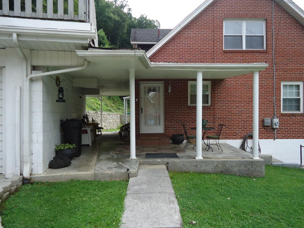 8 Oakhurst Bridge Lane Welch, WV 24801 - Photo 4 of 18 Gallery Image 4