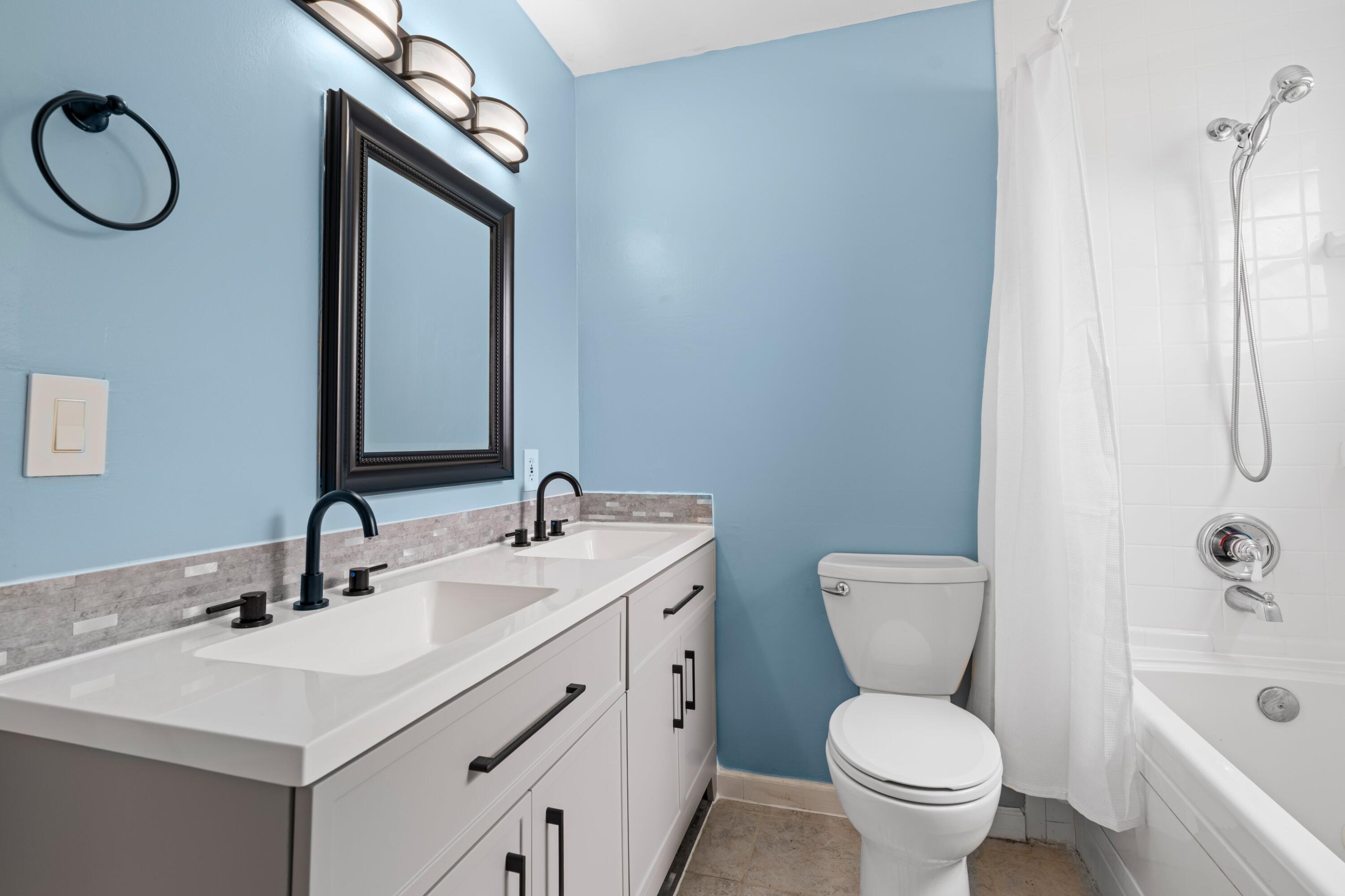 23444 Shetland Run Boca Raton, FL 33433 - Photo 12 of 39 Primary Bathroom
