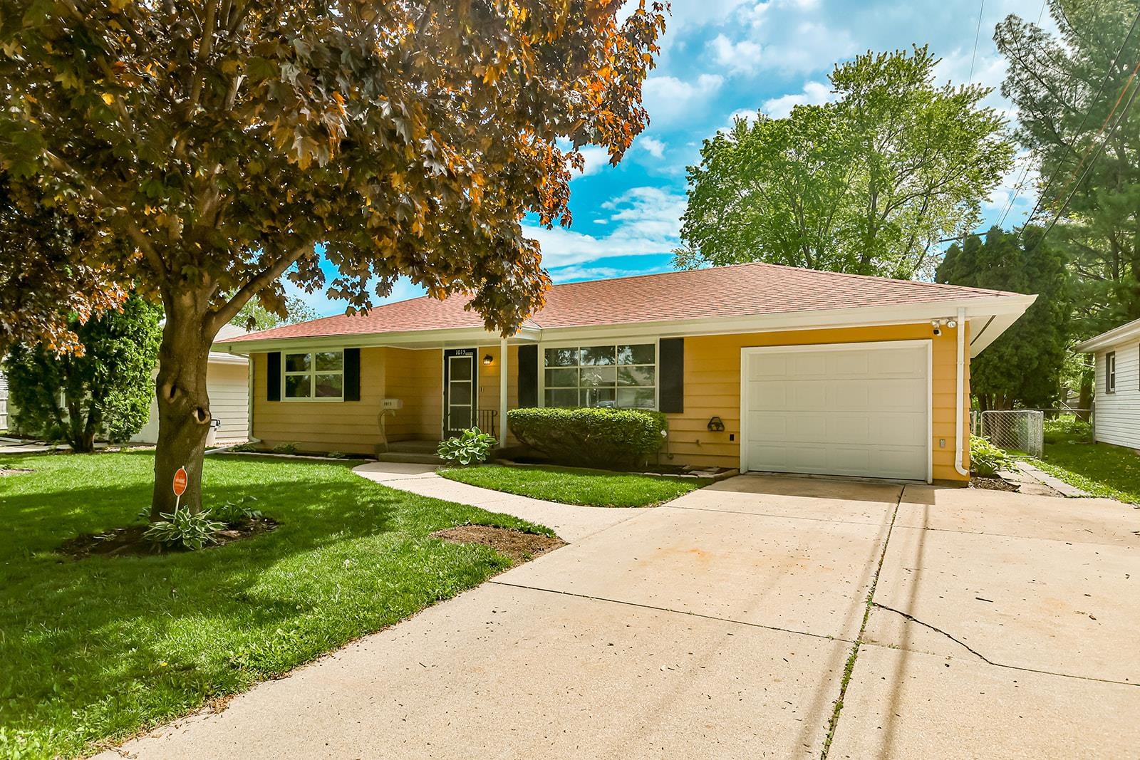 1015 Brookfield Road Rockford, IL 61107 - Photo 1 of 28 Gallery Image 1