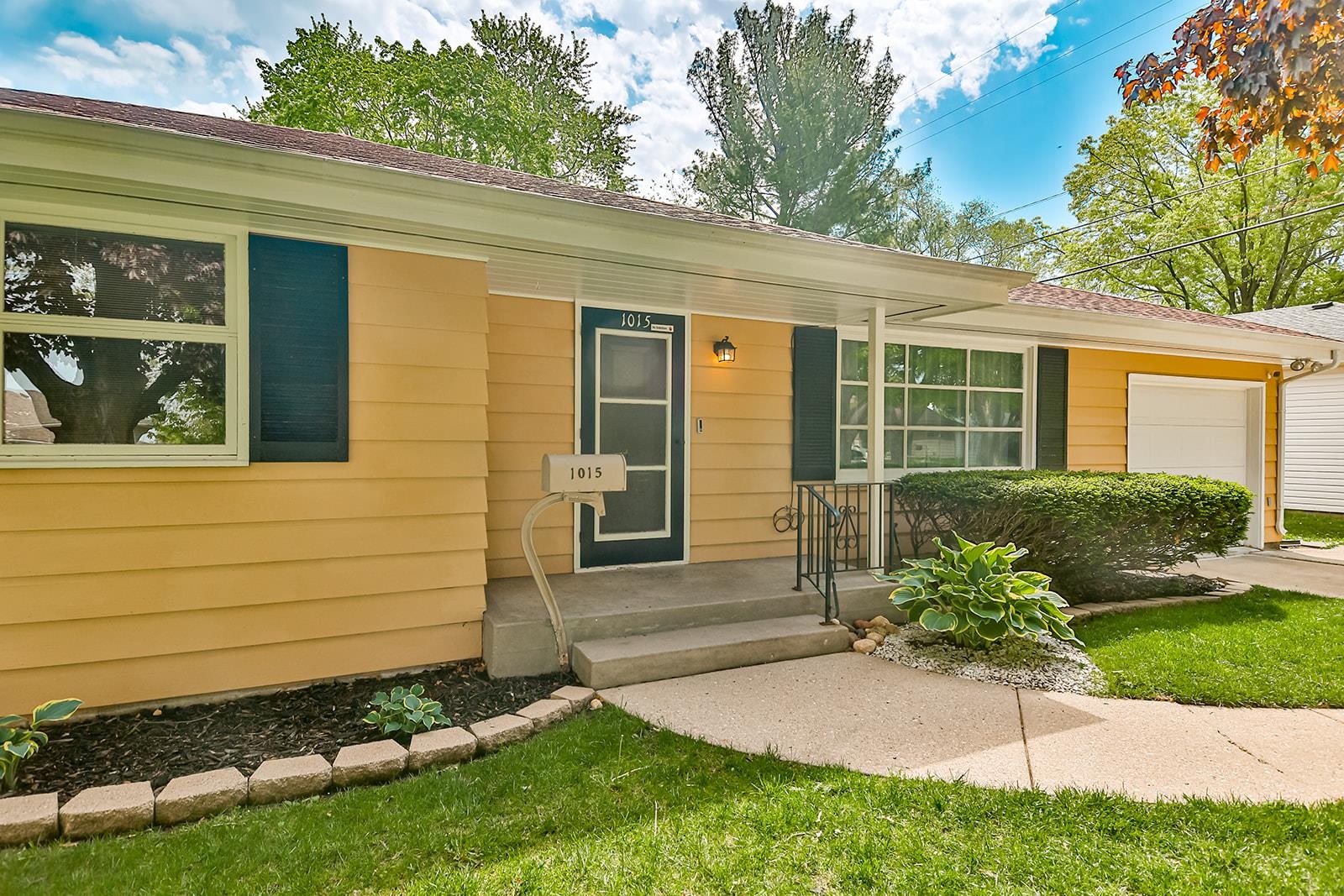 1015 Brookfield Road Rockford, IL 61107 - Photo 2 of 28 Gallery Image 2