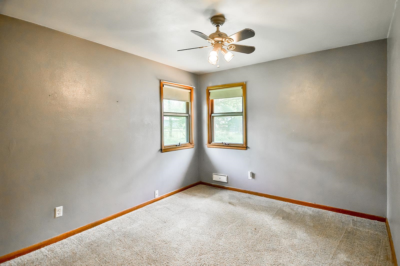 1015 Brookfield Road Rockford, IL 61107 - Photo 21 of 28 Gallery Image 21