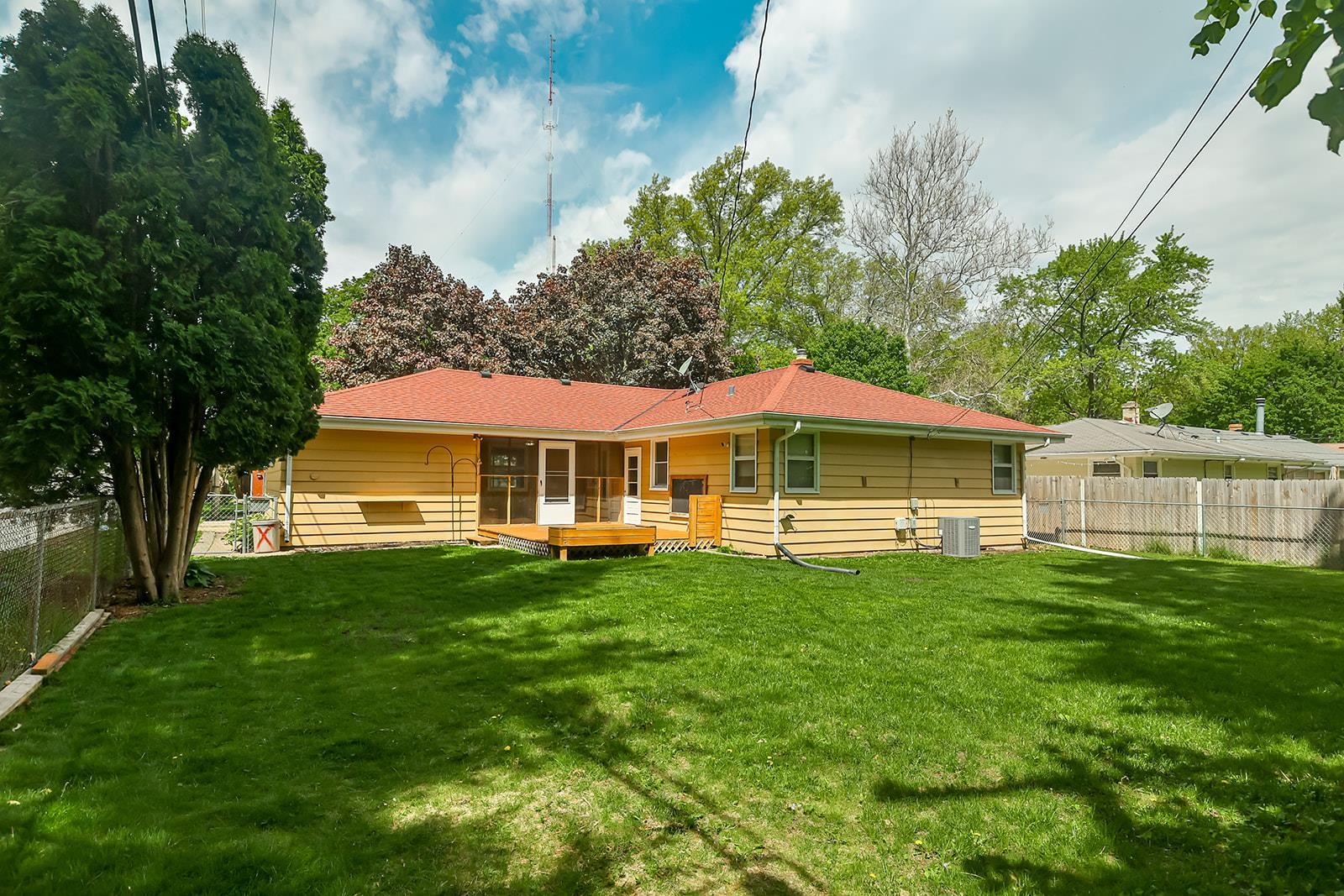 1015 Brookfield Road Rockford, IL 61107 - Photo 4 of 28 Gallery Image 4