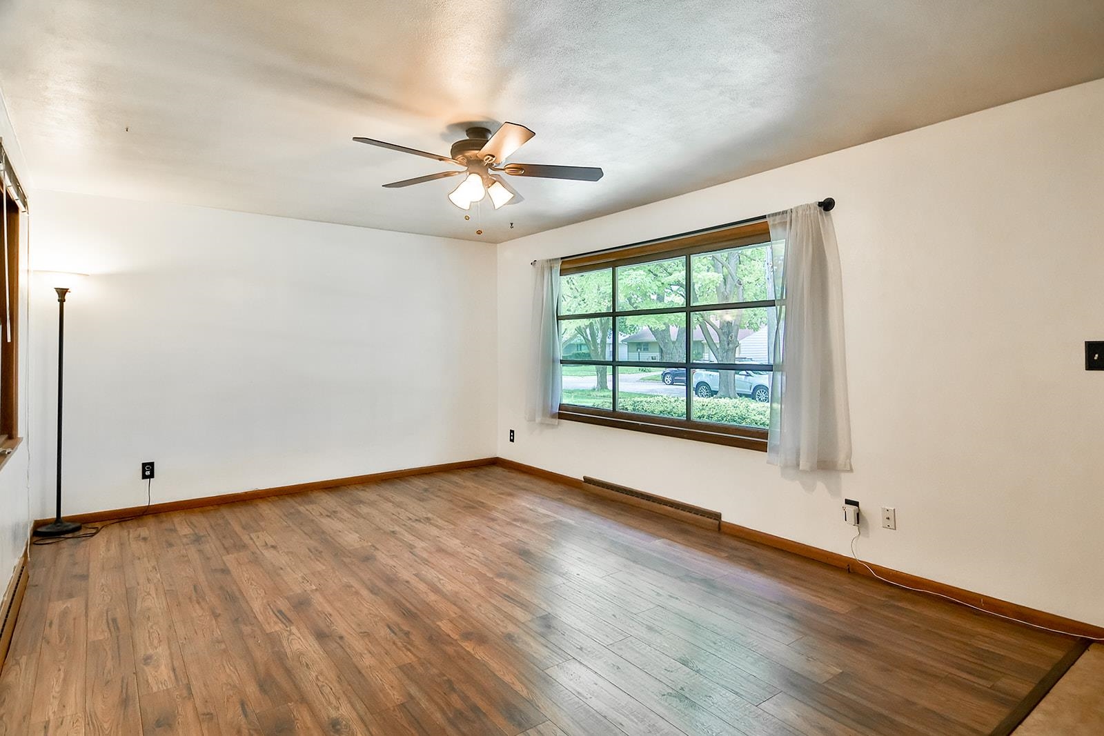 1015 Brookfield Road Rockford, IL 61107 - Photo 8 of 28 Gallery Image 8
