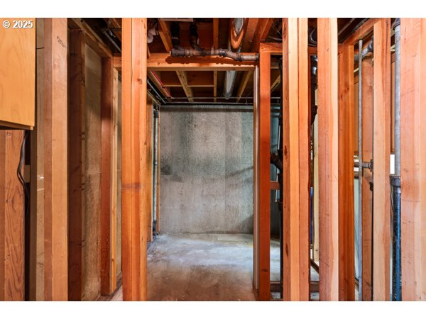 8108 Azalea-Glen Road Glendale, OR 97442 - Photo 32 of 44