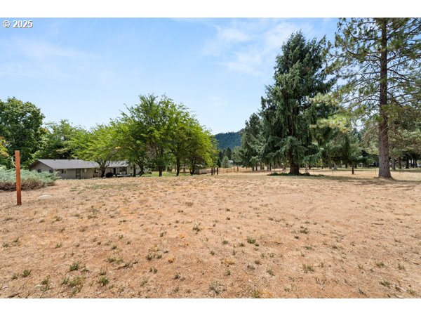 8108 Azalea-Glen Road Glendale, OR 97442 - Photo 35 of 44 a view of yard