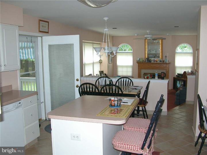 48 Fern Road Southampton, PA 18966 - Photo 14 of 22 Kitchen