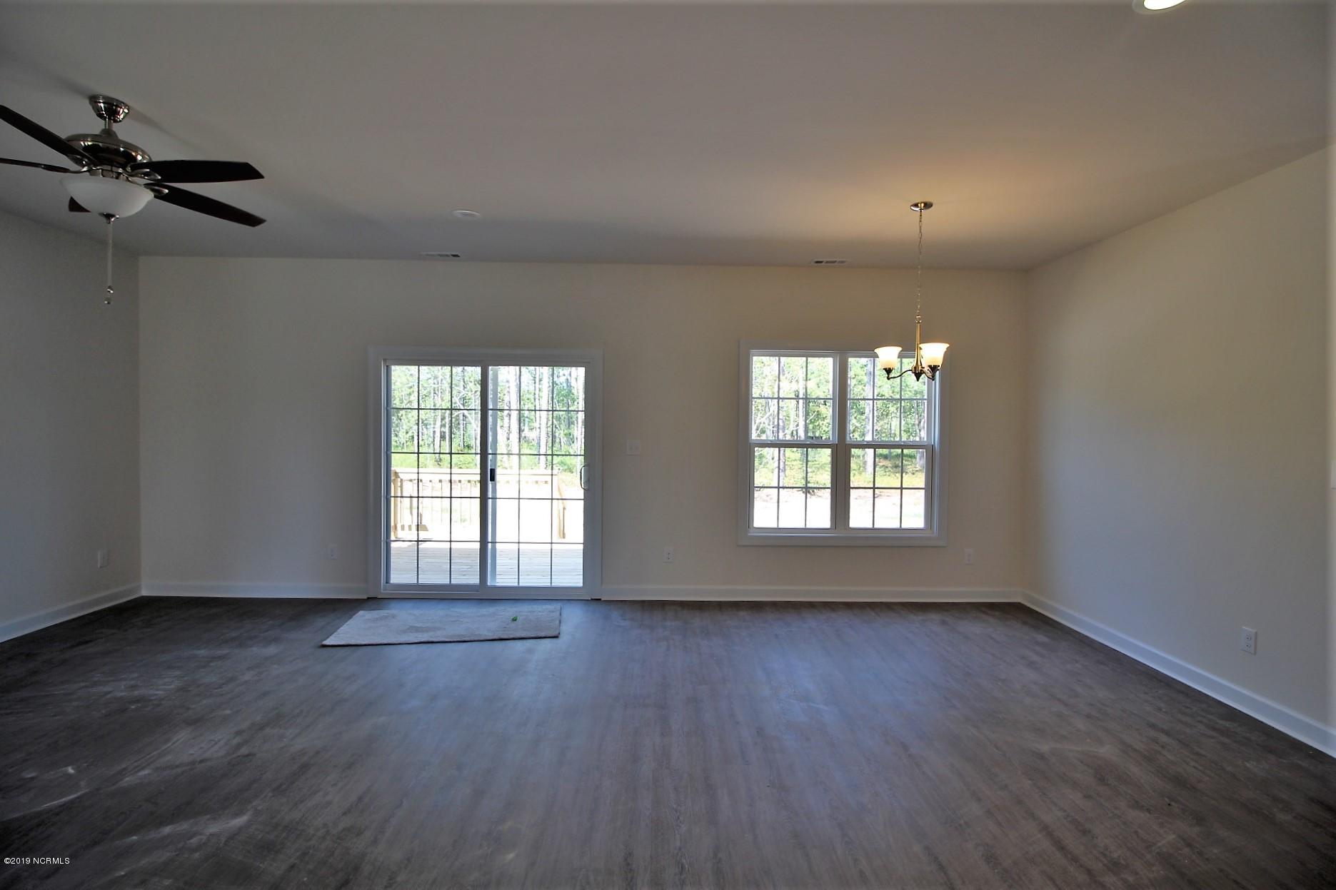 310 George Taylor Road Newport, NC 28570 - Photo 12 of 44 Dining/Living combp