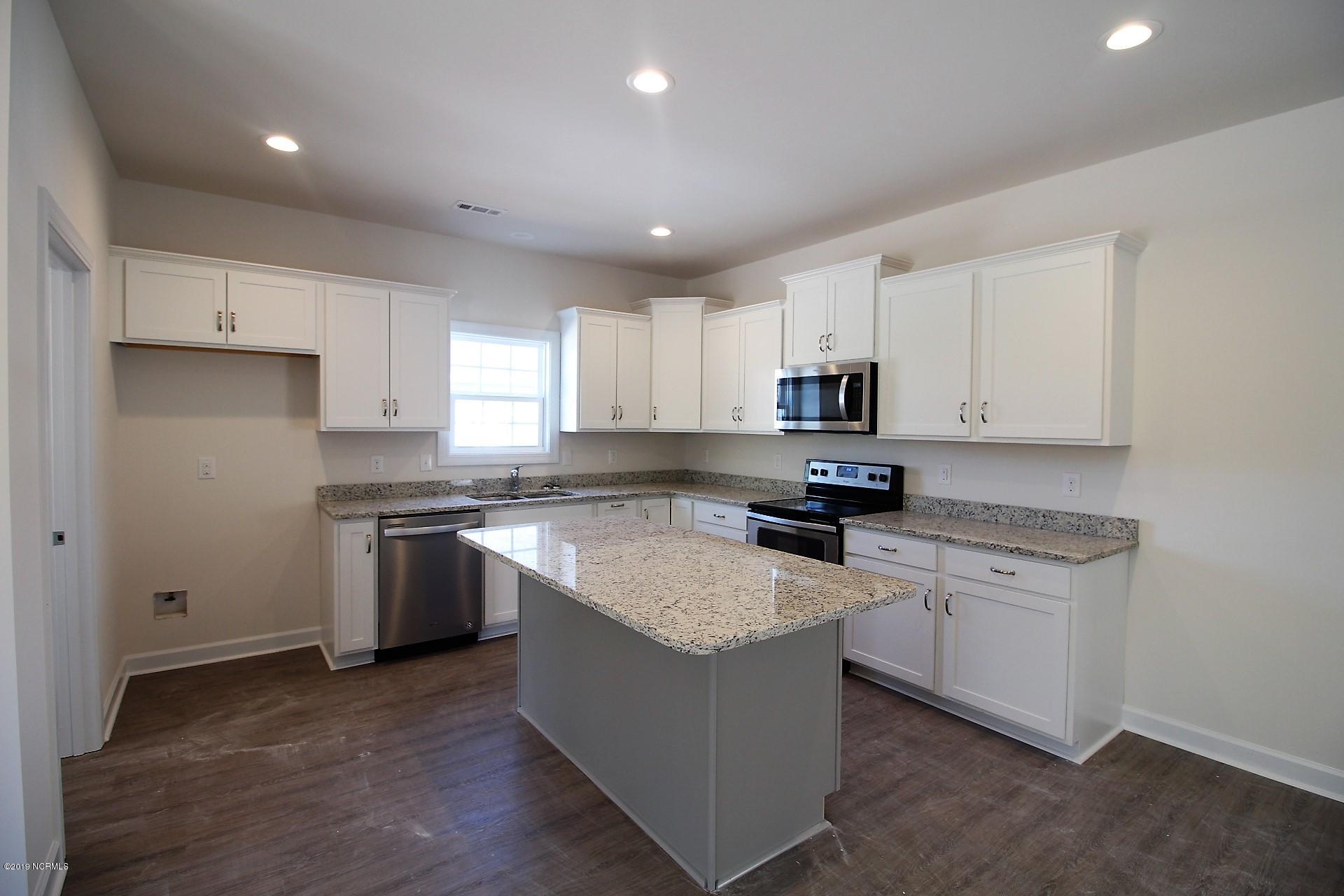 310 George Taylor Road Newport, NC 28570 - Photo 5 of 44 IMG_0829