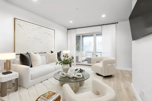 $1,350,000 | 2923 North Southport Avenue, Unit 4, Chicago, IL 60657