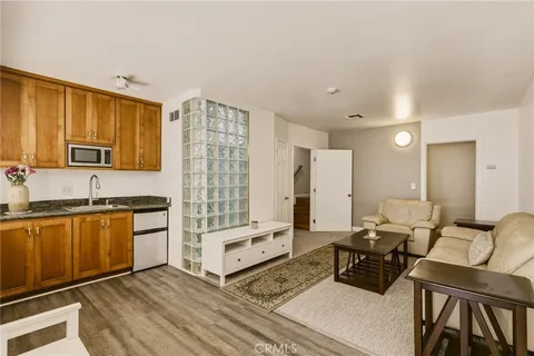 $1,379,000 | 2010 Mathews Avenue, Unit C, Redondo Beach, CA 90278