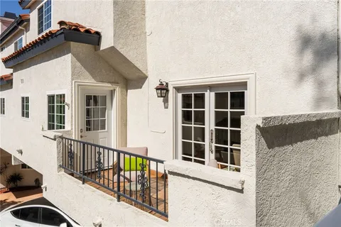 $1,379,000 | 2010 Mathews Avenue, Unit C, Redondo Beach, CA 90278