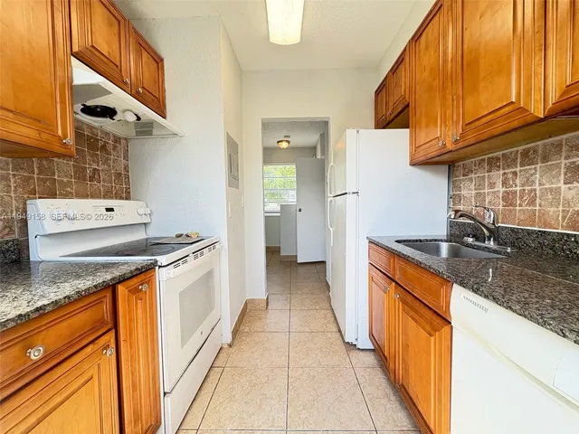 $1,900 | 2525 North 23rd Avenue, Unit 1, Hollywood, FL 33020