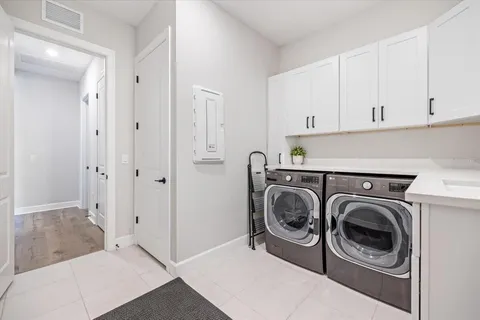 a view of utility room with washer and dryer