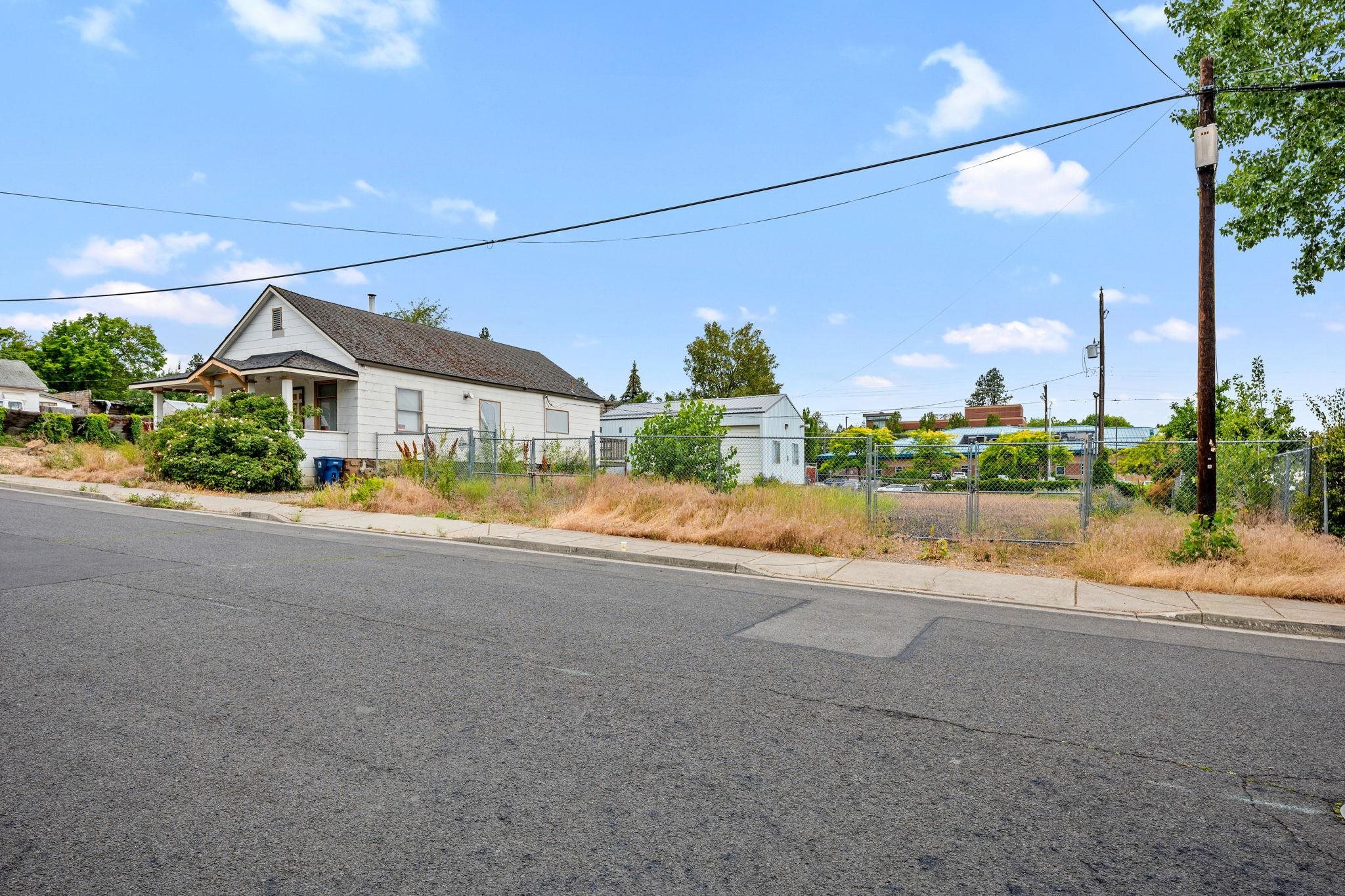 608 South Hatch Street Spokane, WA 99202 - Photo 1 of 21
