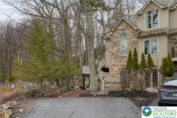 $529,000 | 7 Wildbriar Court, Lake Harmony, PA 18624